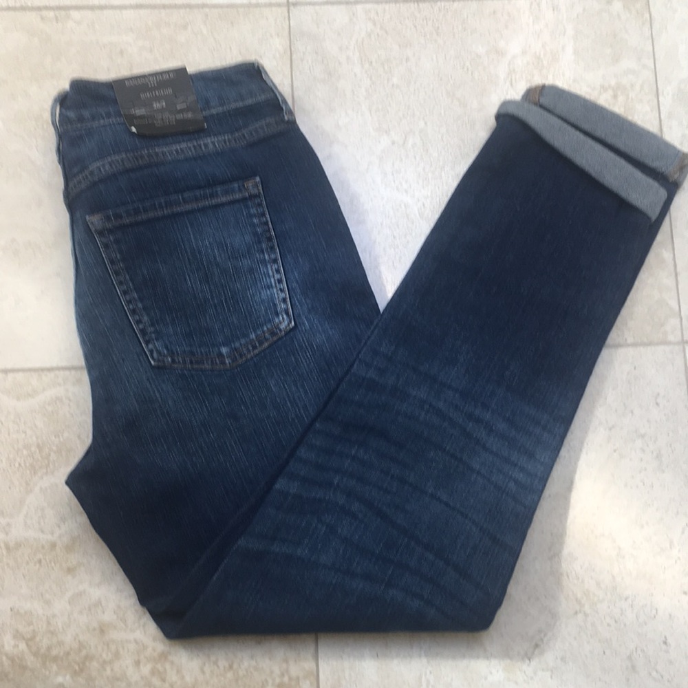 NWT Banana Republic Girlfriend Jean 26/2 99%cotton/1% spandex, comfy relaxed fit